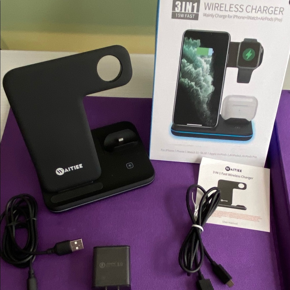Brand New in Box- Wireless Charger 3 in 1 APPLE IPHONE WATCH AIRPODS